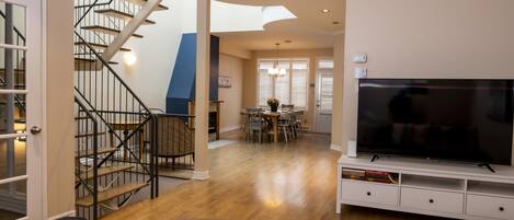 智能电视、壁炉