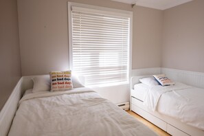 3 bedrooms, iron/ironing board, free WiFi, bed sheets