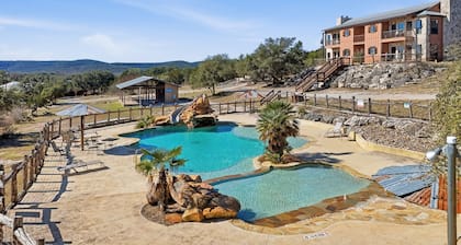 Frio River Retreat at Cielo Ridge, Concan Tx near Garner State Park
