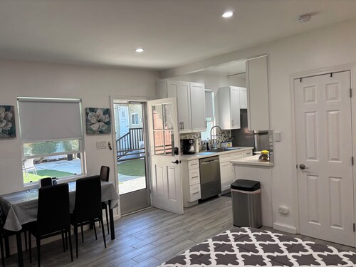 Guest House-Studio- RemodelWestside Location! In our family 50 Years as a rental