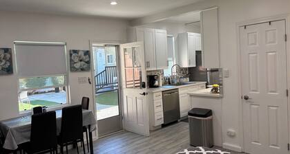 Guest House-Studio- RemodelWestside Location! In our family 50 Years as a rental