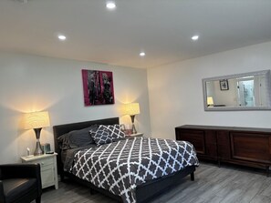 1 habitación, escritorio, tabla de planchar con plancha y wifi gratis 