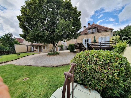 Former wine merchant's house and barn, sleeps 14, private pool, stunning views.
