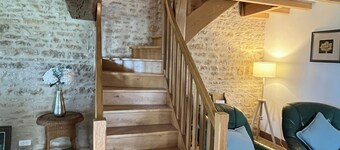 Former wine merchant's house and barn, sleeps 14, private pool, stunning views.