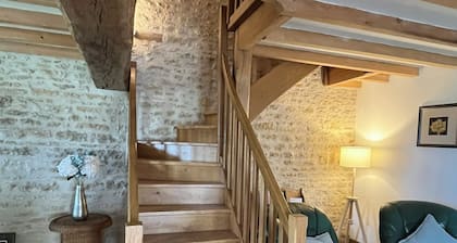 Former wine merchant's house and barn, sleeps 14, private pool, stunning views.