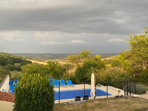 Former wine merchant's house and barn, sleeps 14, private pool, stunning views.