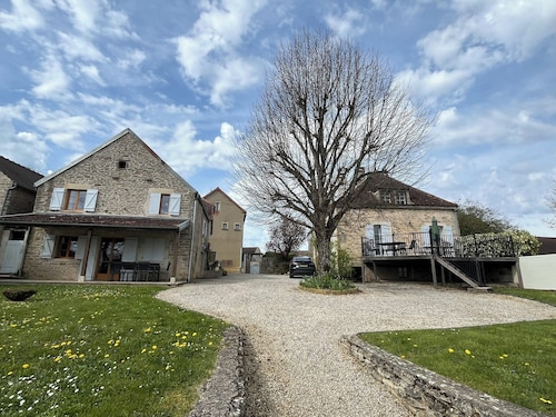 Former wine merchant's house and barn, sleeps 14, private pool, stunning views.
