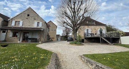 Former wine merchant's house and barn, sleeps 14, private pool, stunning views.