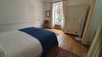 7 Schlafzimmer, Bügeleisen/Bügelbrett, WLAN, Bettwäsche