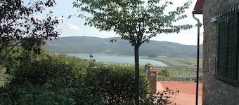 VILLA IN PIETRA CON SPLENDIDA VISTA SUL LAGO