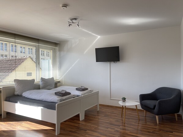 Comfort-studio, 1 keskisuuri parisänky | Yksilöllisesti sisustettu, ilmainen Wi-Fi, vuodevaatteet