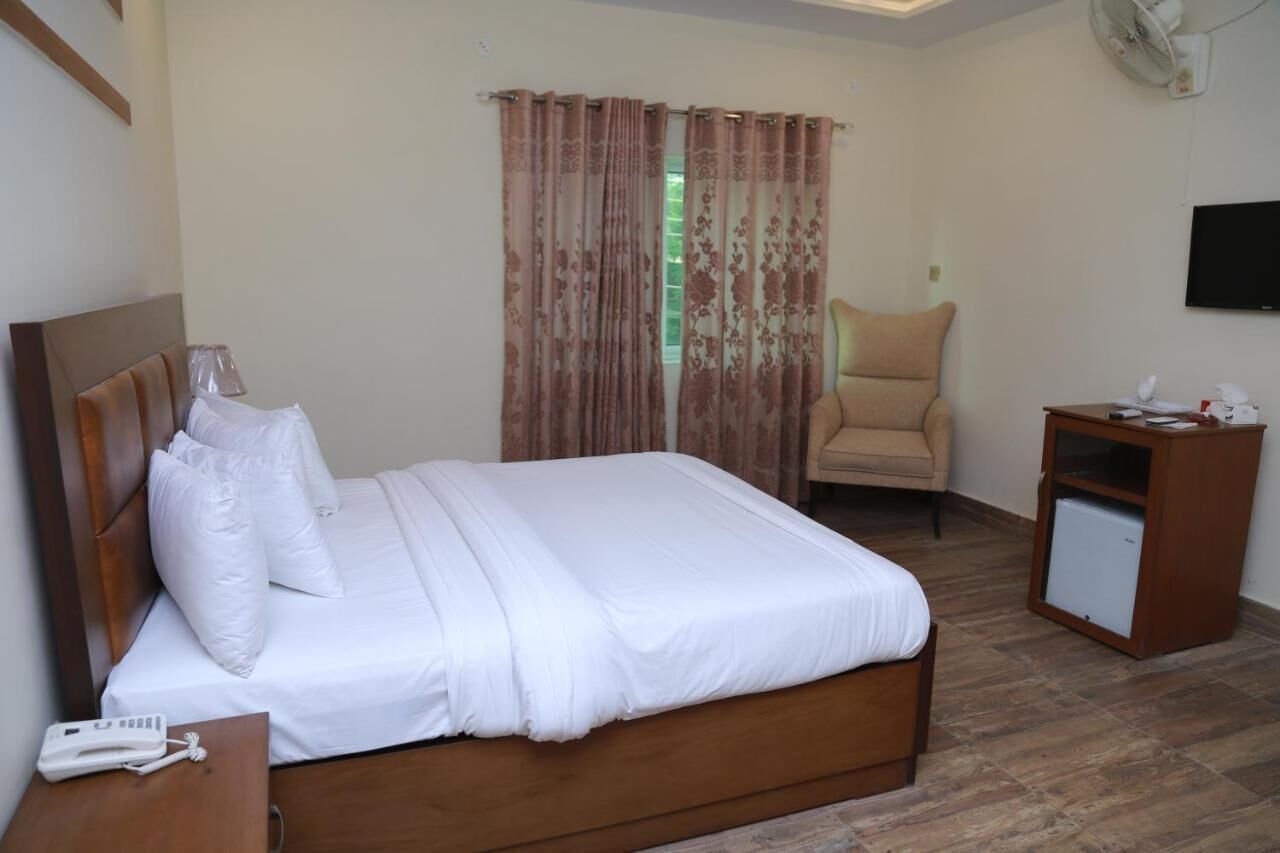 executive double or twin room | 1 bedroom, iron/ironing board, free wifi, bed sheets