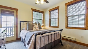 3 bedrooms, desk, iron/ironing board, travel cot