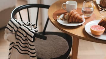 Superior Apartment, Courtyard View | In-room dining