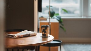 تناول الطعام داخل الغرفة