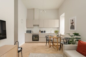 Appartamento Superior | Cucina privata | Frigorifero, microonde, forno, piano cottura