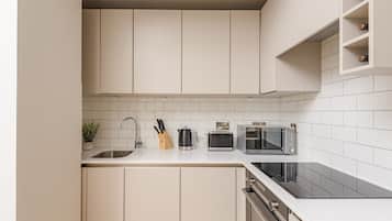 Refrigerador, microondas, horno, placa de cocina
