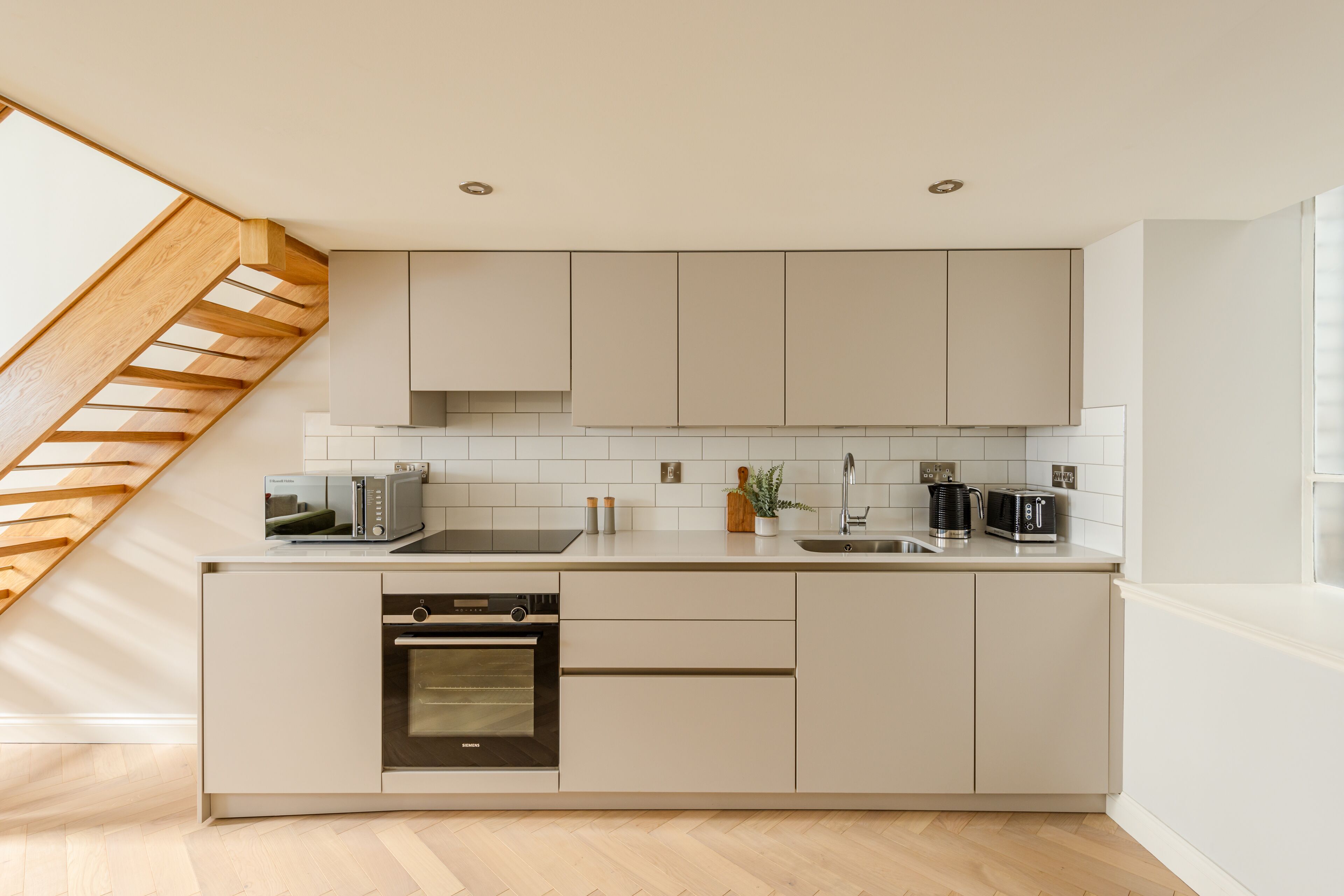 Lägenhet - mezzanine | Eget kök | Kylskåp, mikrovågsugn, ugn och spishäll