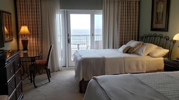 1 slaapkamer, een kluis op de kamer, een bureau