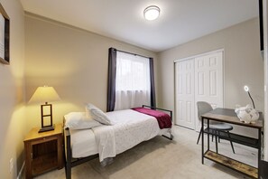 3 bedrooms, desk, iron/ironing board, travel crib