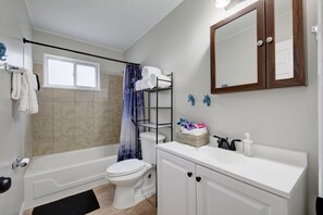 Combined shower/tub, towels, soap, shampoo