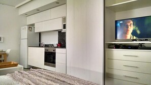 Fridge, microwave, oven, coffee/tea maker