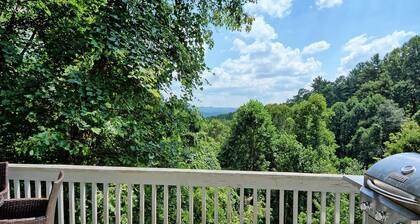 The Tree House-Open for Bookings! Affordable, WIFI, Arcade Game, Pinball