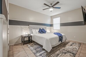 4 bedrooms, iron/ironing board, free WiFi, bed sheets - The Revel House - Come Enjoy! (Phoenix)