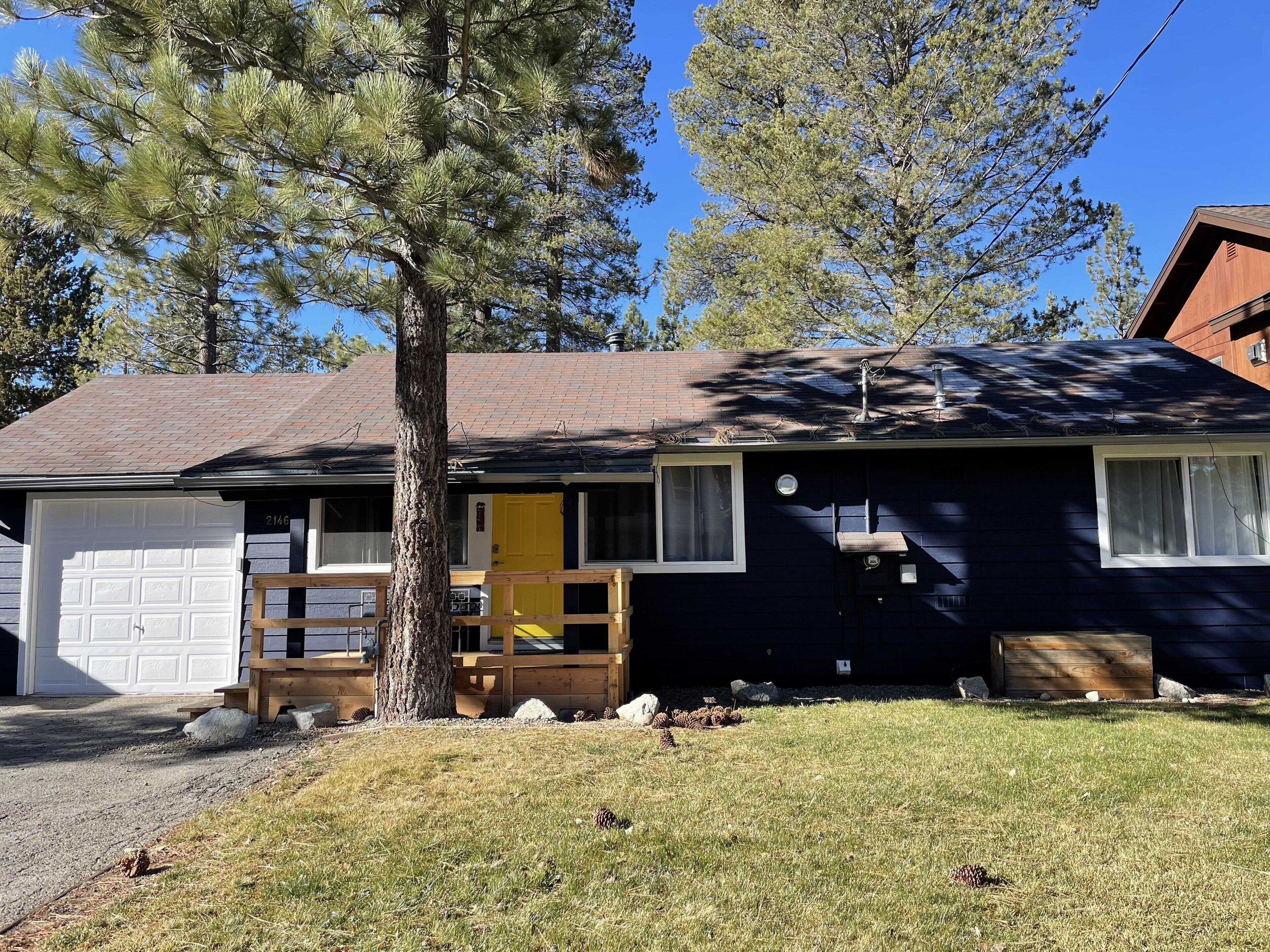Super adorable fully updated house -views of the mountains from backyard.
