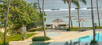 Caribbean Beachfront Apartment. W/ Scenic view