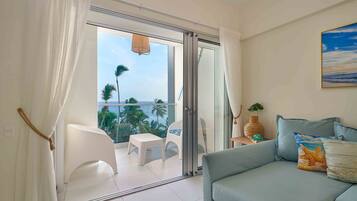 Smart TV, futbolito y tenis de mesa