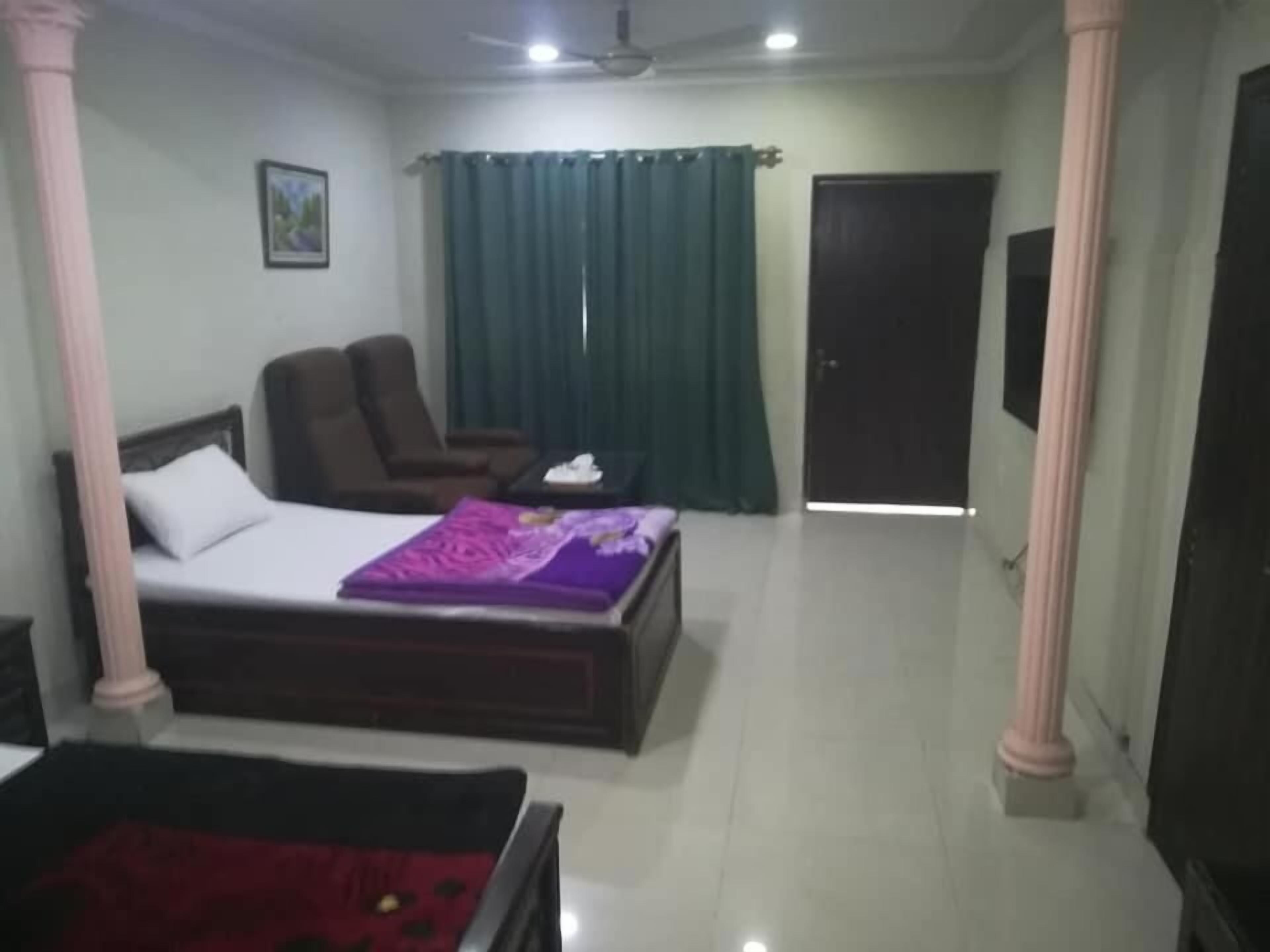 deluxe triple room | iron/ironing board, free wifi, bed sheets