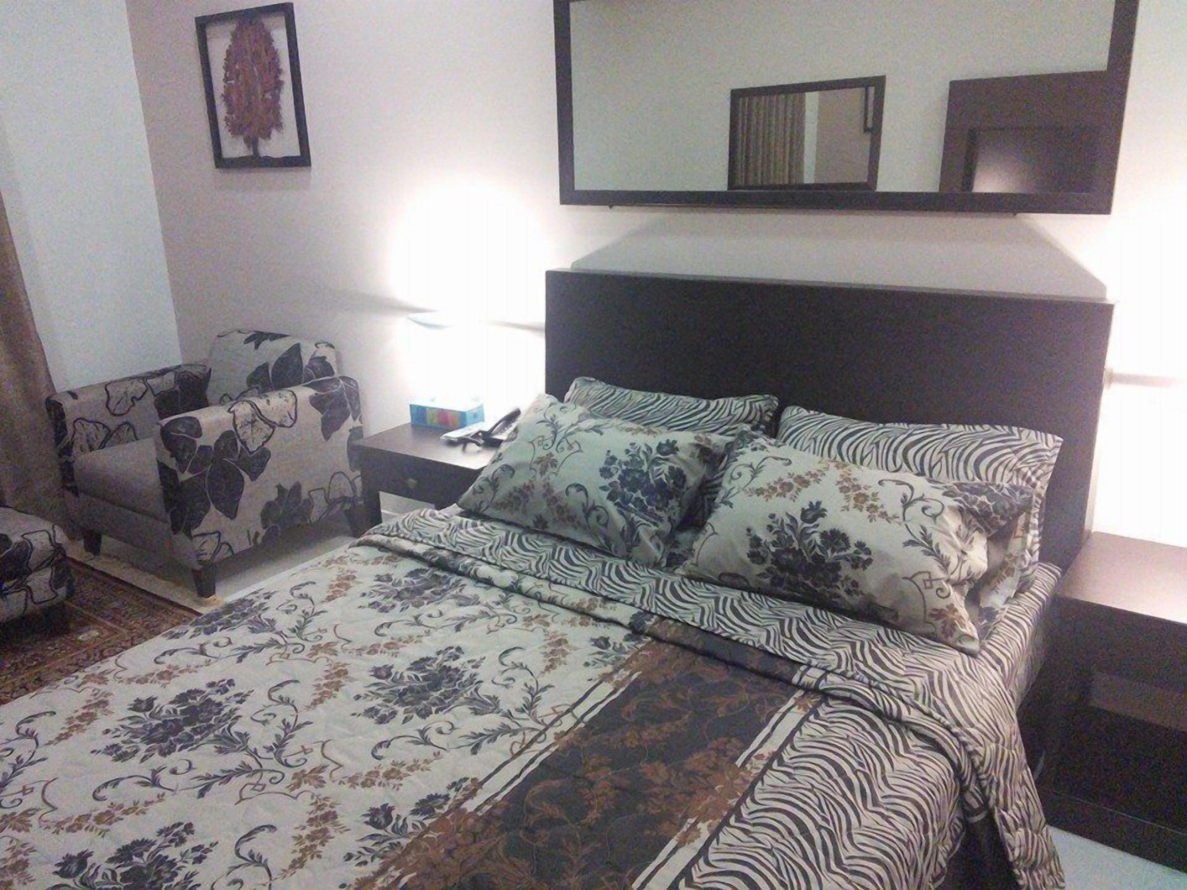 deluxe double room | iron/ironing board, free wifi, bed sheets