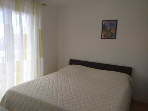 1 bedroom, free WiFi, bed sheets