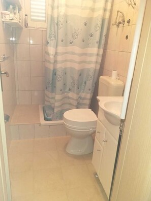 Shower, towels