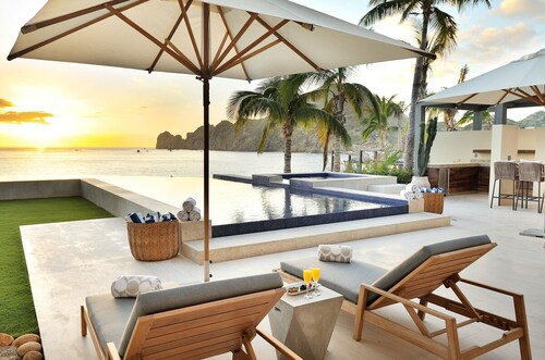 Enjoy 15% OFF- Luxury Beachfront Villa in Cabo with Private Chef & Butler. Pool