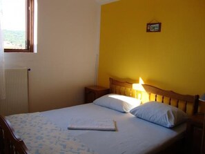 2 bedrooms, free WiFi, bed sheets, wheelchair access