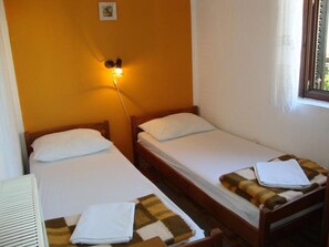 2 bedrooms, free WiFi, bed sheets