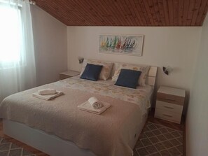 1 bedroom, free WiFi, bed sheets - Apartment in Okrug Gornji with Seaview, Terrace, Air condition, WIFI (5045-1) (Okrug Gornji)