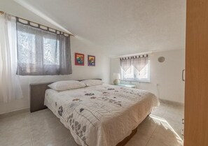 2 bedrooms, free WiFi, bed sheets - Apartment in Okrug Gornji with Seaview, Terrace, Air condition, WIFI (5046-3) (Okrug Gornji)