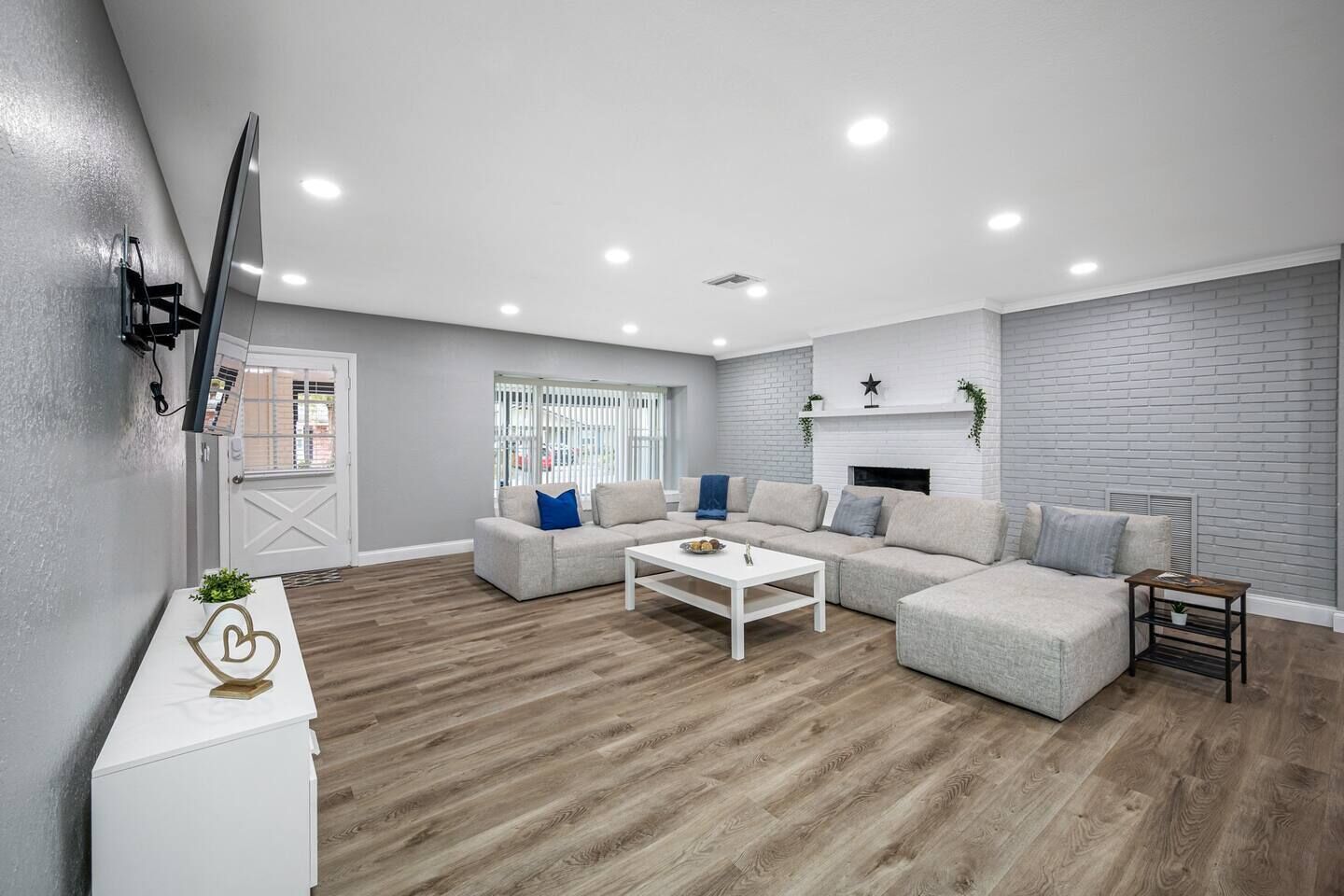 Smart TV, mesa de pingue-pongue