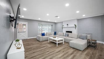 Smart TV, mesa de pingue-pongue