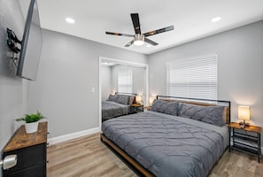 5 bedrooms, iron/ironing board, WiFi, bed sheets