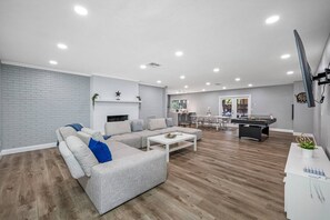 TV connectée, table de tennis de table