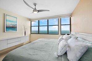 1 chambre, bureau, fer et planche à repasser, lit parapluie