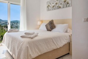 4 bedrooms, iron/ironing board, travel crib, free WiFi