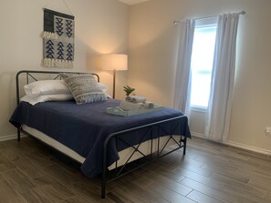 2 dormitoris, planxa i posts de planxar, wifi gratuïta i roba de llit 