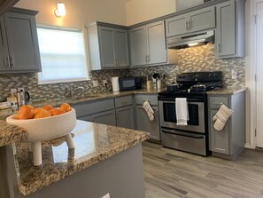 Frigorífic, microones, forn i placa de cuina 