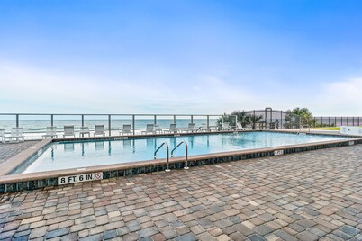 Directly on the Ocean! Luxury Condo - 10th Floor - New Listing!