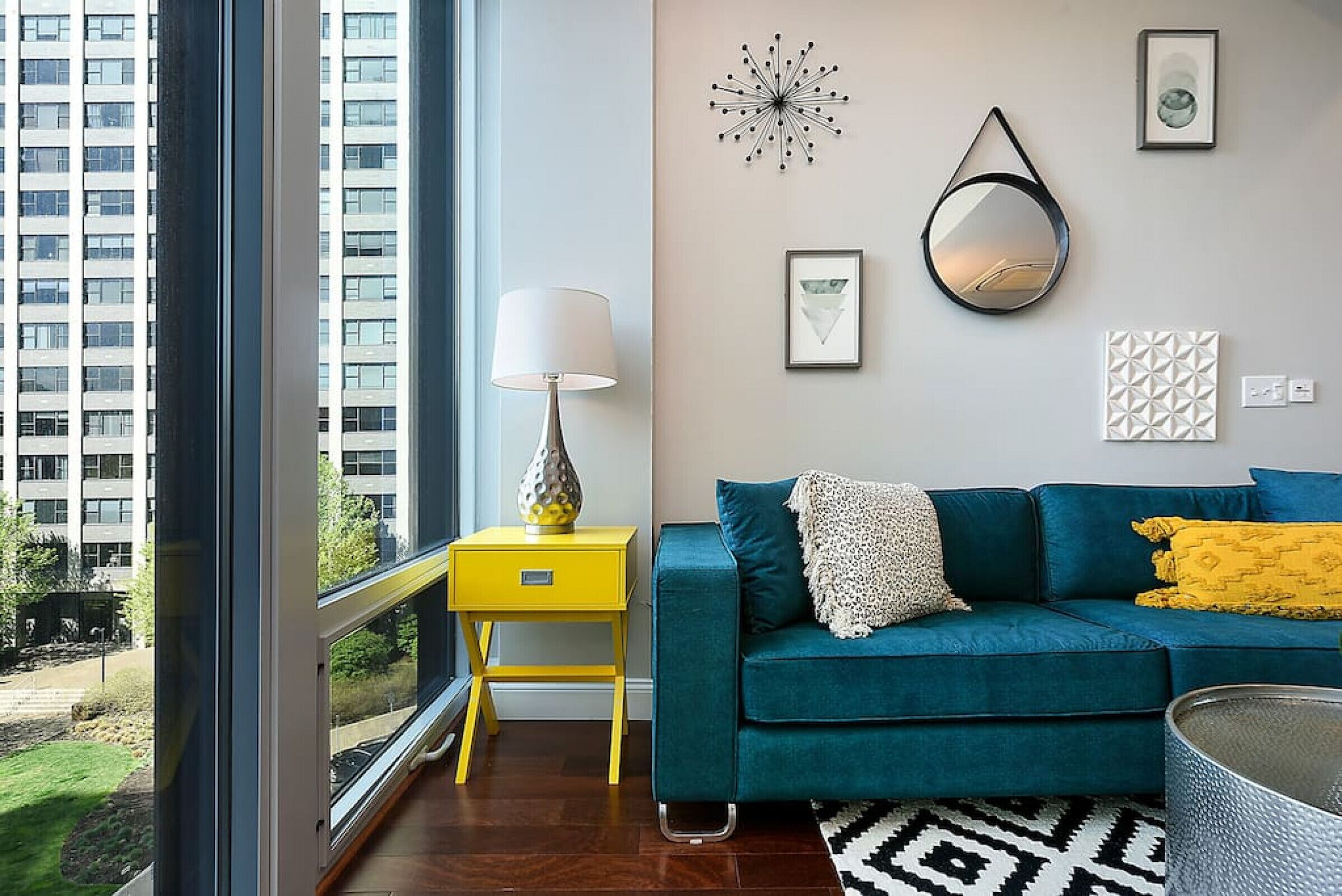 Älytelevisio, kirjoja